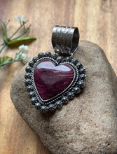 Load image into Gallery viewer, Native American Navajo Sterling Silver Purple Spiny Oyster Heart Pendant CY