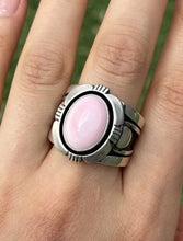 Load image into Gallery viewer, Mens Navajo 925 Sterling Silver Pink Conch Ring. Size 10.5 C Willi