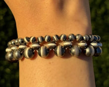 Load image into Gallery viewer, Sterling Silver 5mm 6mm 8mm Pearls Bead Bracelet. 7 Inch