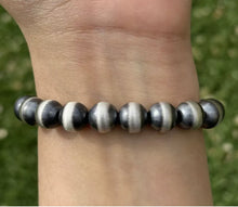 Load image into Gallery viewer, 10mm 7 Inch Stretch Sterling Silver Oxidized Pearls Bead Bracelet Southwestern