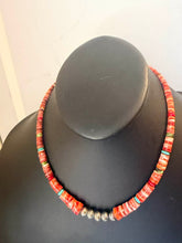 Load image into Gallery viewer, Sterling silver graduated spiny oyster necklace 18 inch
