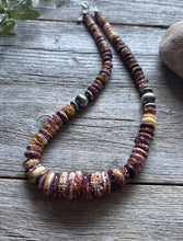 Load image into Gallery viewer, Sterling Silver Graduated Purple Spiny Oyster W Pearls Saucer Bead Necklace. 18”