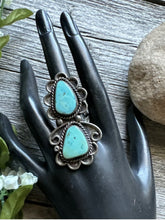 Load image into Gallery viewer, Vintage Navajo Native American 925 Sterling Silver Turquoise Ring. Size 7.5