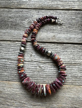 Load image into Gallery viewer, Sterling Silver Graduated Purple Spiny Oyster with Pearls Bead Necklace. 18 inch