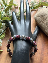 Load image into Gallery viewer, Purple Spiny Oyster 7 Inch Sterling Silver Pearls Bead Bracelet