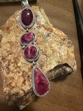 Load image into Gallery viewer, Navajo sterling silver purple spiny oyster pendant