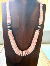 Load image into Gallery viewer, Sterling silver pink conch graduated necklace 18 inch