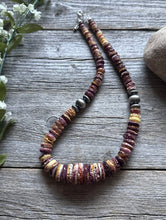 Load image into Gallery viewer, Sterling Silver Graduated Purple Spiny Oyster W Pearls Saucer Bead Necklace. 18”