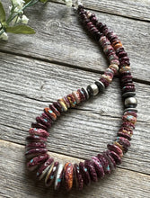 Load image into Gallery viewer, Sterling Silver Graduated Purple Spiny Oyster with Pearls Bead Necklace. 18 inch