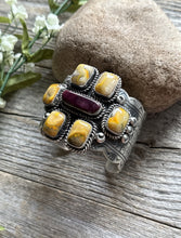 Load image into Gallery viewer, Navajo Sterling Silver Bumblebee Jasper Purple Spiny Oyster Cuff Bracelet. KY