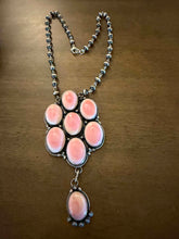 Load image into Gallery viewer, Navajo sterling silver pink conch cluster pendant necklace