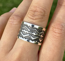 Load image into Gallery viewer, Sunshine Reeves 925 Sterling Silver Stamped Band Ring. Navajo Size 7.5 Handmade