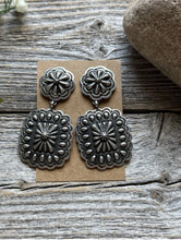Load image into Gallery viewer, Navajo Native American Sterling Silver Stamped Handmade Earrings T O White