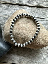 Load image into Gallery viewer, 6mm 7 Inch Stretch Sterling Silver Oxidized Pearls Bead Bracelet Southwestern
