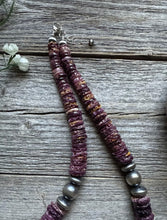 Load image into Gallery viewer, Sterling Silver Graduated Purple Spiny Oyster W Pearls Saucer Bead Necklace. 18”