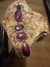 Load image into Gallery viewer, Navajo sterling silver purple spiny oyster pendant