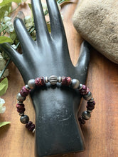 Load image into Gallery viewer, Purple Spiny Oyster 7 Inch Sterling Silver Pearls Bead Bracelet