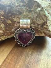 Load image into Gallery viewer, Navajo sterling silver purple spiny oyster heart pendant