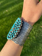 Load image into Gallery viewer, Navajo Sterling Silver Blue Turquoise Cluster Flower Cuff Bracelet. KY