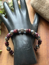 Load image into Gallery viewer, Purple Spiny Oyster 7 Inch Sterling Silver Pearls Bead Bracelet