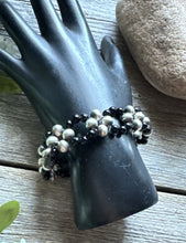 Load image into Gallery viewer, Floral Sterling Silver Black Onyx Pearls Bead Bracelet. 7 Inch