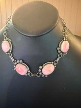 Load image into Gallery viewer, Navajo sterling silver pink conch choker necklace