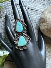 Load image into Gallery viewer, Vintage Navajo Native American 925 Sterling Silver Turquoise Ring. Size 7.5