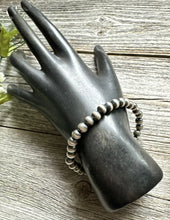 Load image into Gallery viewer, 6mm 7 Inch Stretch Sterling Silver Oxidized Pearls Bead Bracelet Southwestern