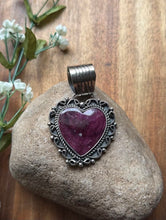 Load image into Gallery viewer, Native American Navajo Sterling Silver Purple Spiny Oyster Heart Pendant CY