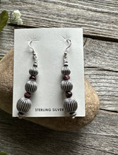 Load image into Gallery viewer, Southwestern SterlingSilver Purple Spiny  Oyster Corrugated Pearls Bead Earrings