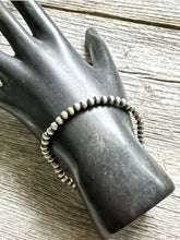 Load image into Gallery viewer, 4mm 7 Inch Stretch Sterling Silver Oxidized Pearls Bead Bracelet Southwestern