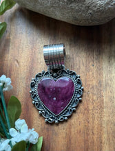 Load image into Gallery viewer, Native American Navajo Sterling Silver Purple Spiny Oyster Heart Pendant CY