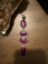Load image into Gallery viewer, Navajo sterling silver purple spiny oyster pendant