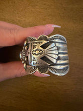 Load image into Gallery viewer, Navajo sterling silver kingman turquoise cuff bracelet