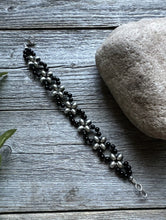 Load image into Gallery viewer, Floral Sterling Silver Black Onyx Pearls Bead Bracelet. 7 Inch
