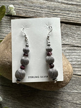 Load image into Gallery viewer, Southwestern SterlingSilver Purple Spiny  Oyster Corrugated Pearls Bead Earrings