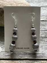 Load image into Gallery viewer, Southwestern SterlingSilver Purple Spiny  Oyster Corrugated Pearls Bead Earrings