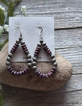 Load image into Gallery viewer, Sterling Silver Purple Spiny Oyster W Pearls Bead Loop Earrings.