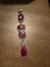 Load image into Gallery viewer, Navajo sterling silver purple spiny oyster pendant