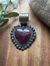 Load image into Gallery viewer, Native American Navajo Sterling Silver Purple Spiny Oyster Heart Pendant CY
