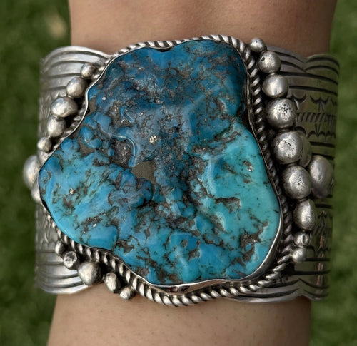 Native American Sterling Silver Turquoise Nugget Cuff Bracelet. CY