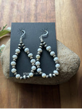 Load image into Gallery viewer, Sterling Silver Freshwater Pearl Pearls Bead Loop Hoop Earrings