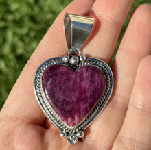 Load image into Gallery viewer, Native American Sterling Silver Purple Spiny Oyster Heart Pendant C Charley