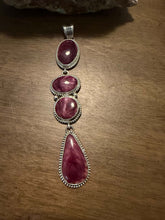 Load image into Gallery viewer, Navajo sterling silver purple spiny oyster pendant
