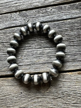 Load image into Gallery viewer, 10mm 7 Inch Stretch Sterling Silver Oxidized Pearls Bead Bracelet Southwestern