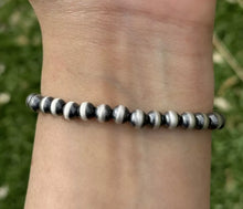 Load image into Gallery viewer, 6mm 7 Inch Stretch Sterling Silver Oxidized Pearls Bead Bracelet Southwestern