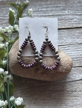 Load image into Gallery viewer, Sterling Silver Purple Spiny Oyster W Pearls Bead Loop Earrings.