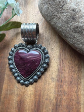 Load image into Gallery viewer, Native American Navajo Sterling Silver Purple Spiny Oyster Heart Pendant CY