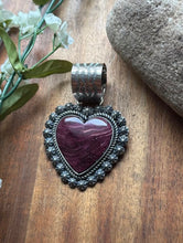 Load image into Gallery viewer, Native American Navajo Sterling Silver Purple Spiny Oyster Heart Pendant CY