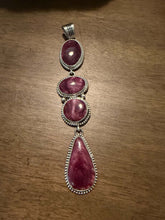 Load image into Gallery viewer, Navajo sterling silver purple spiny oyster pendant